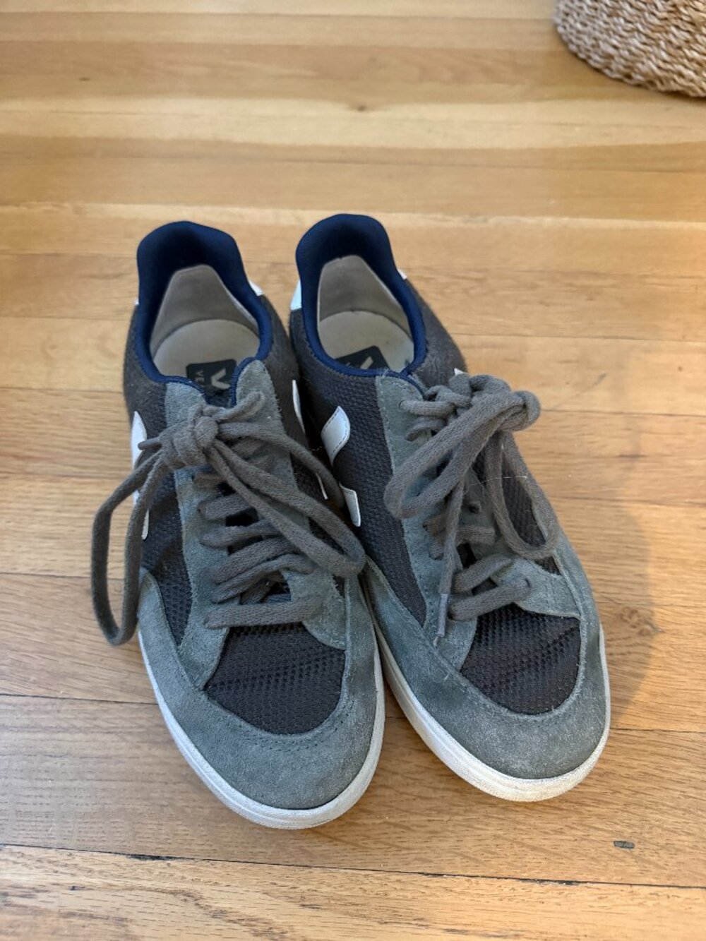 VEJA Gray Suede & Mesh Sneakers White Logo 8, 39 Euro